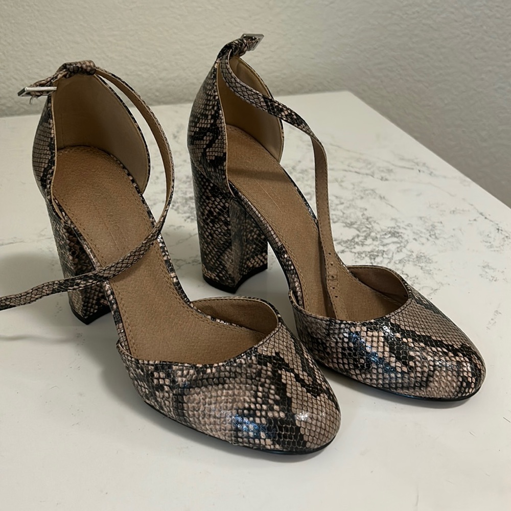 Closed toe sandals classy nude